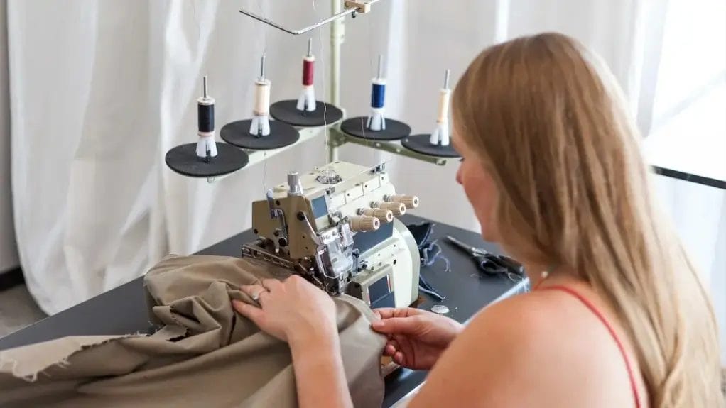 Comment coudre un tissu gaufré pour un rendu fluide et élégant