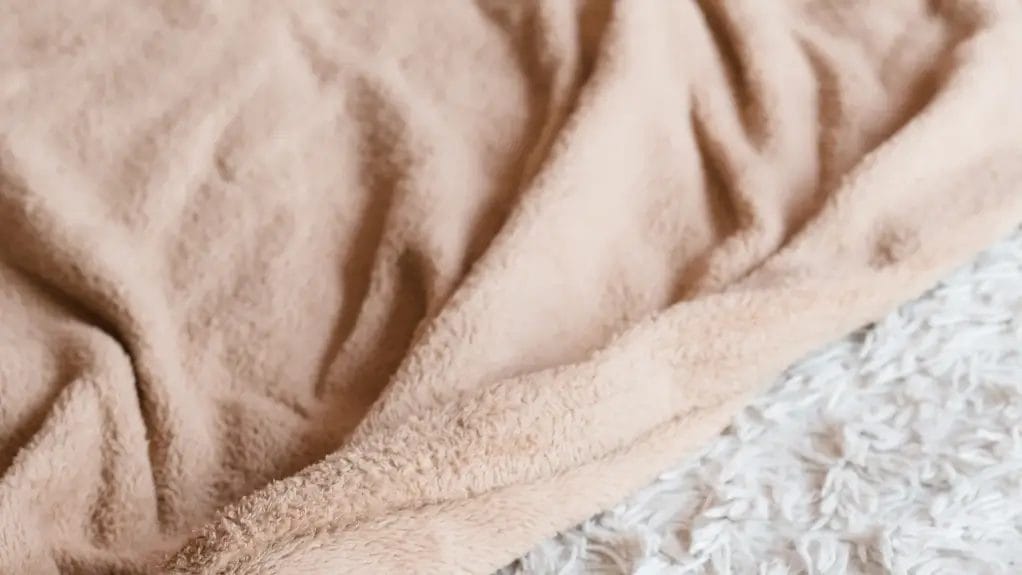 Comment reconnaître l'endroit d'un tissu polaire