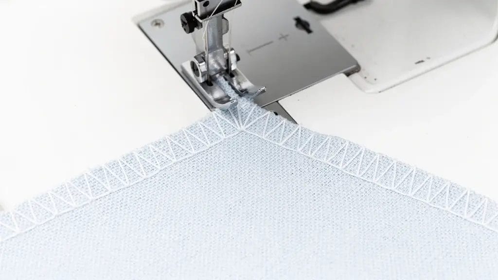 how to prevent fabric from fraying